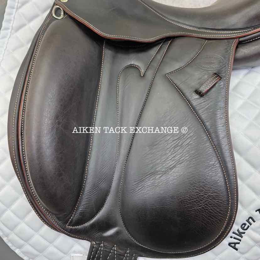 2005 Devoucoux Makila Monoflap Dressage Saddle, 17.5" Seat, 2A Flap, Medium Wide Tree, Foam Panels, Full Buffalo Leather