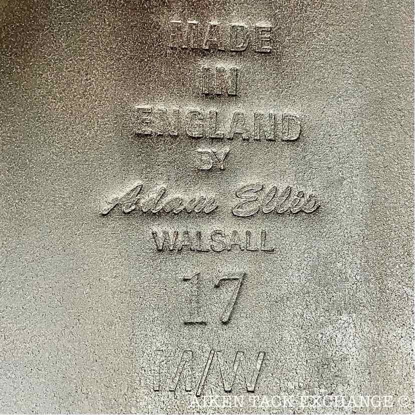 **On Trial** Adam Ellis Chloe Close Contact Jump Saddle, 17" Seat, Medium Wide Tree, Foam Panels