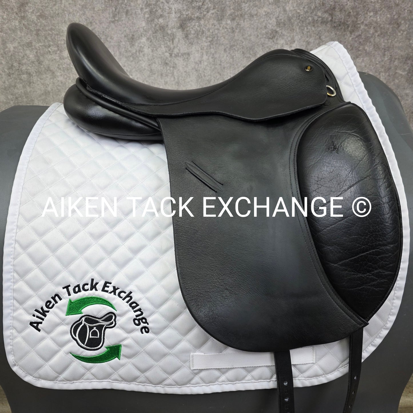 Jeremy Rudge Pace Dressage Saddle, 17.5" Seat, Medium Wide Tree, Wool Flocked Panels