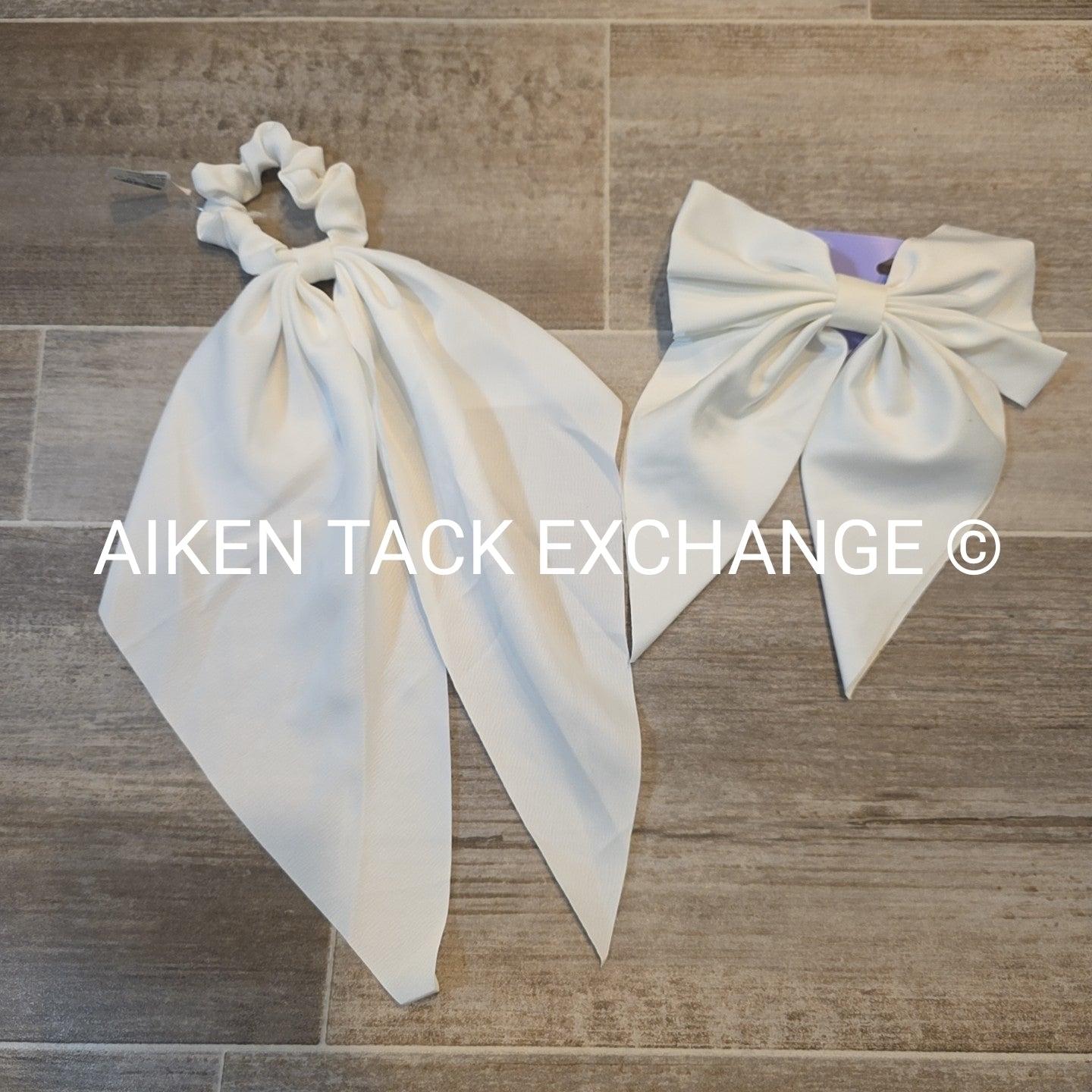 Claire's Hair Bundle - 1 Scrunchie, 1 Hair Clip