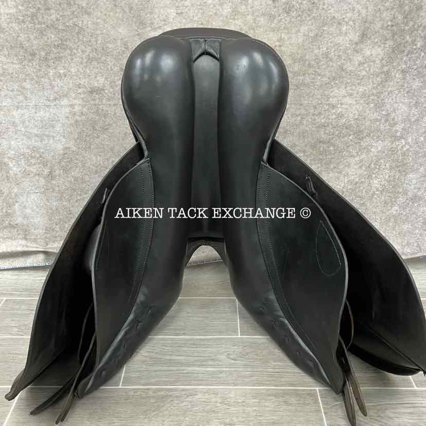 **SOLD** 2002 Black Country Close Contact Jump Saddle, 17" Seat, Medium Tree, Wool Flocked Panels