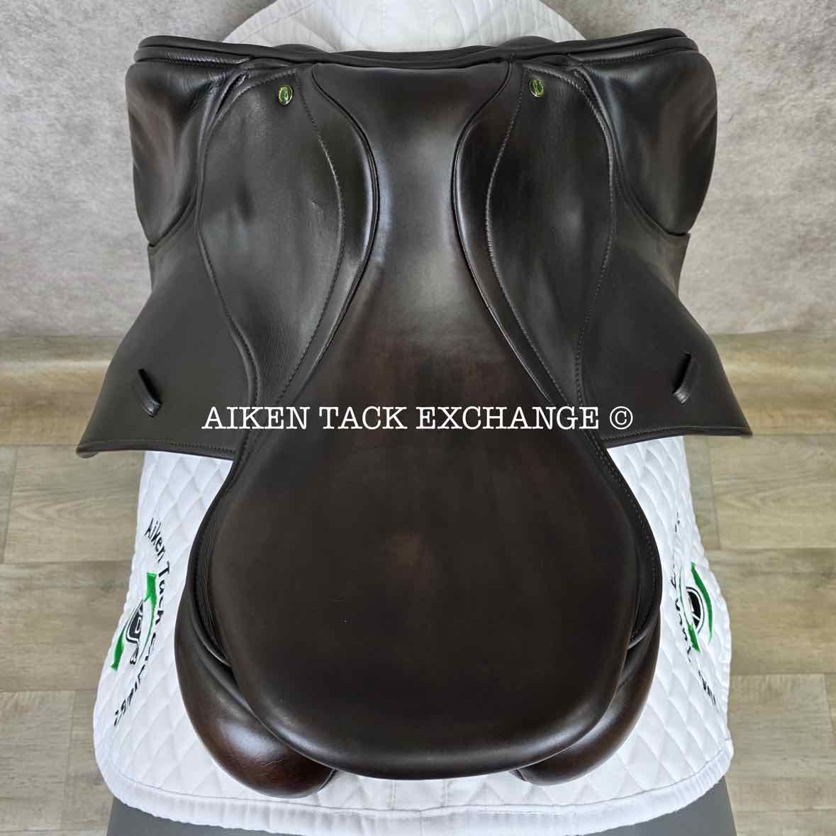 2017 County Solution Jump Saddle, 17.5" Seat, Narrow Tree, Wool Flocked Panels