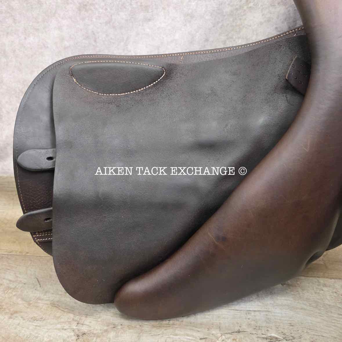 2019 Voltaire Blue Infinite Close Contact Jump Saddle, 17.5" Seat, 2A Flap, Medium Wide Tree, PRO Panels, Full Buffalo Leather