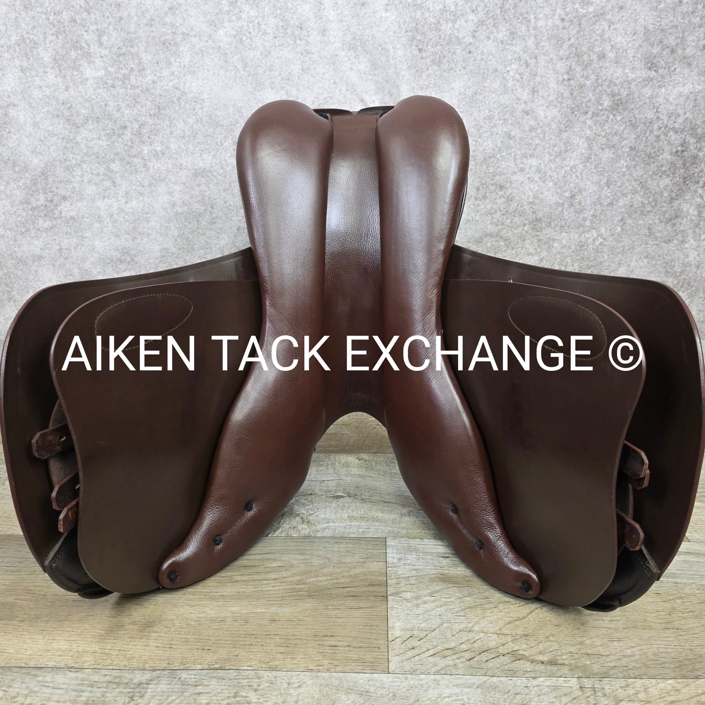 2017 Prestige Roma Jump Saddle, 18" Seat, 33 Tree - M/MW, Wool Flocked Panels