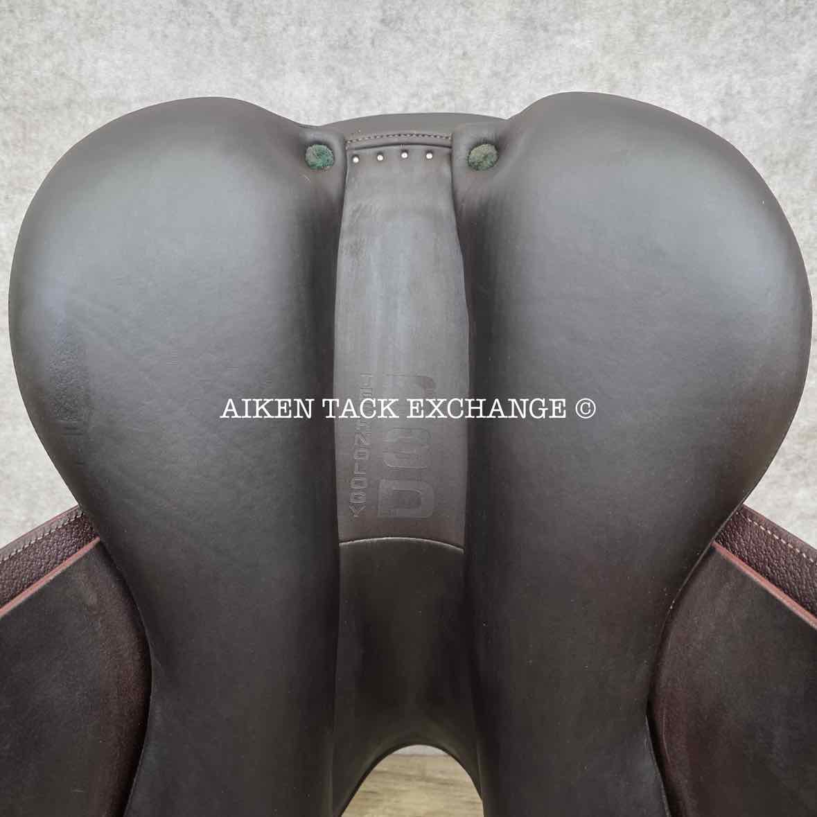2021 Devoucoux Biarritz S Close Contact Jump Saddle, 16.5" Seat, 2A Flap, M/MW Tree, D3D Panels