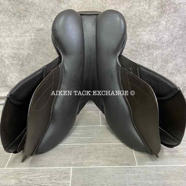 **SOLD** 2023 Kent & Masters S-Series MJJ Standard Wither Competition Jump Saddle, 17.5" Seat, Adjustable Tree - Changeable Gullet, Wool Flocked Panels