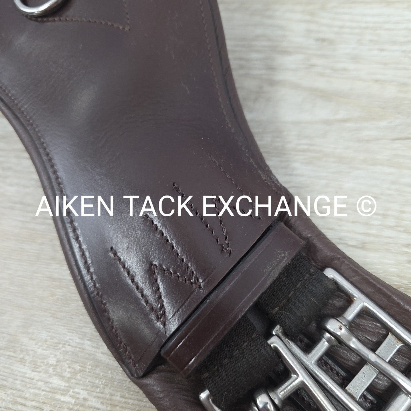 KL Select Red Barn Balance Anatomic Shoulder Relief Dressage Girth, Brown, 18"
