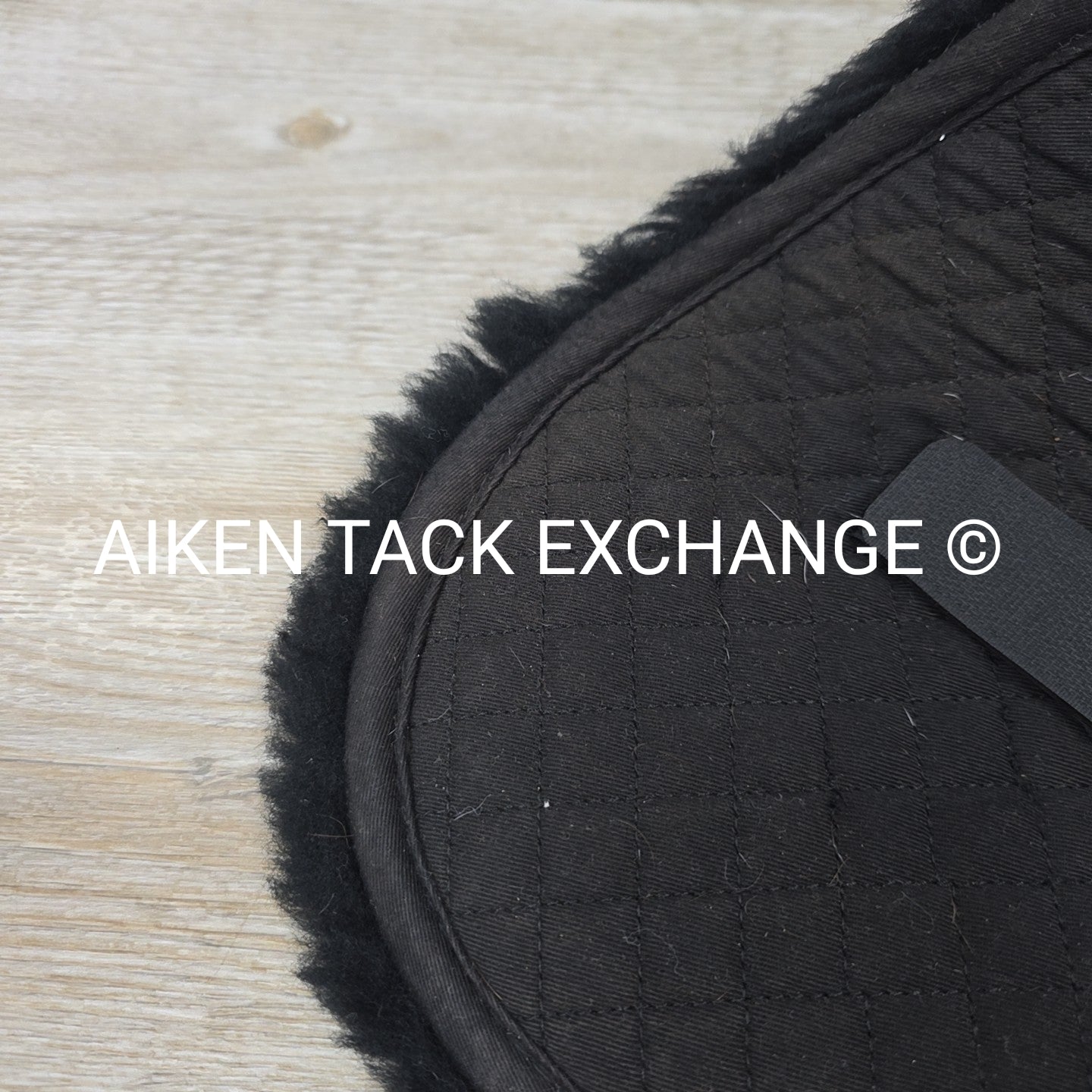 Majyk Equipe Ergonomic Shimmable Sheepskin Half Pad, With Rear Shims, Size Mediu