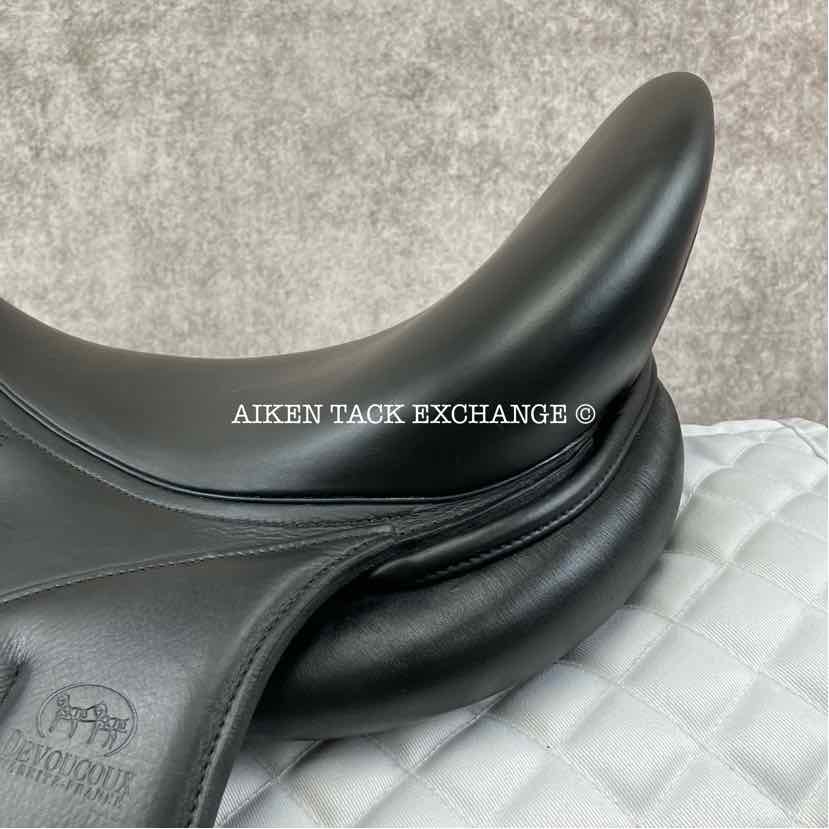2016 Devoucoux Mendia Monoflap Dressage Saddle, 17" Seat, 2 Flap, Medium Wide Tree, Foam Panels, Full Buffalo Leather