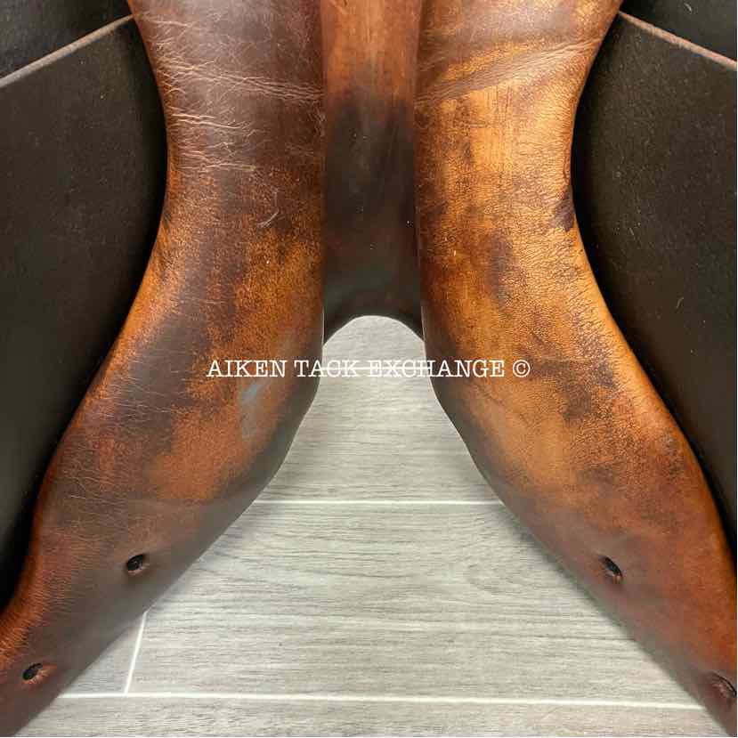 **SOLD** 2003 Prestige Hunter Classic Close Contact Jump Saddle, 17" Seat, 33 Tree - Medium (Adjustable), Foam Panels