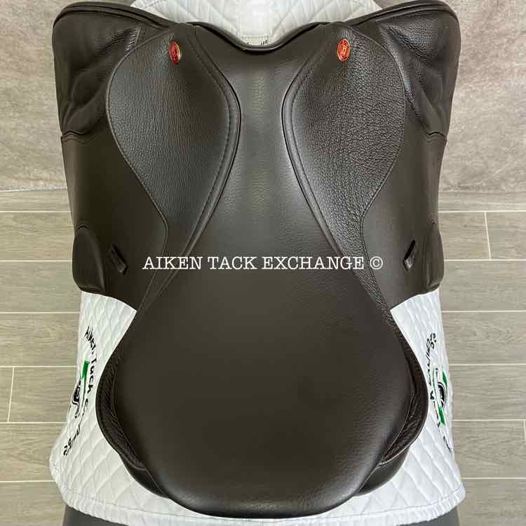 **SOLD** 2023 Kent & Masters S-Series MJJ Standard Wither Competition Jump Saddle, 17.5" Seat, Adjustable Tree - Changeable Gullet, Wool Flocked Panels