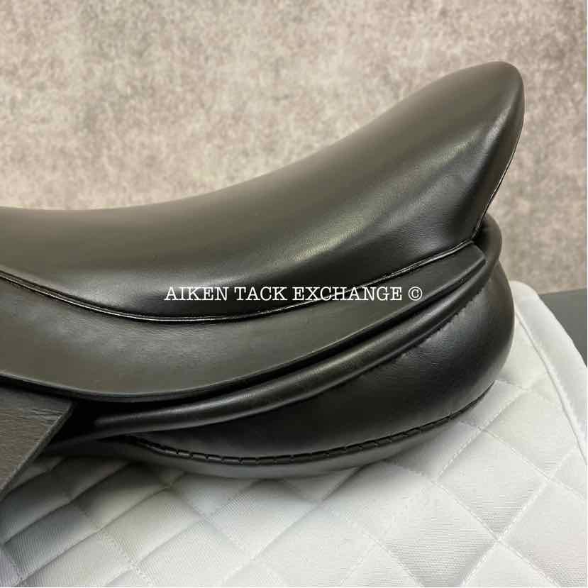 **SOLD** 2002 Black Country Close Contact Jump Saddle, 17" Seat, Medium Tree, Wool Flocked Panels