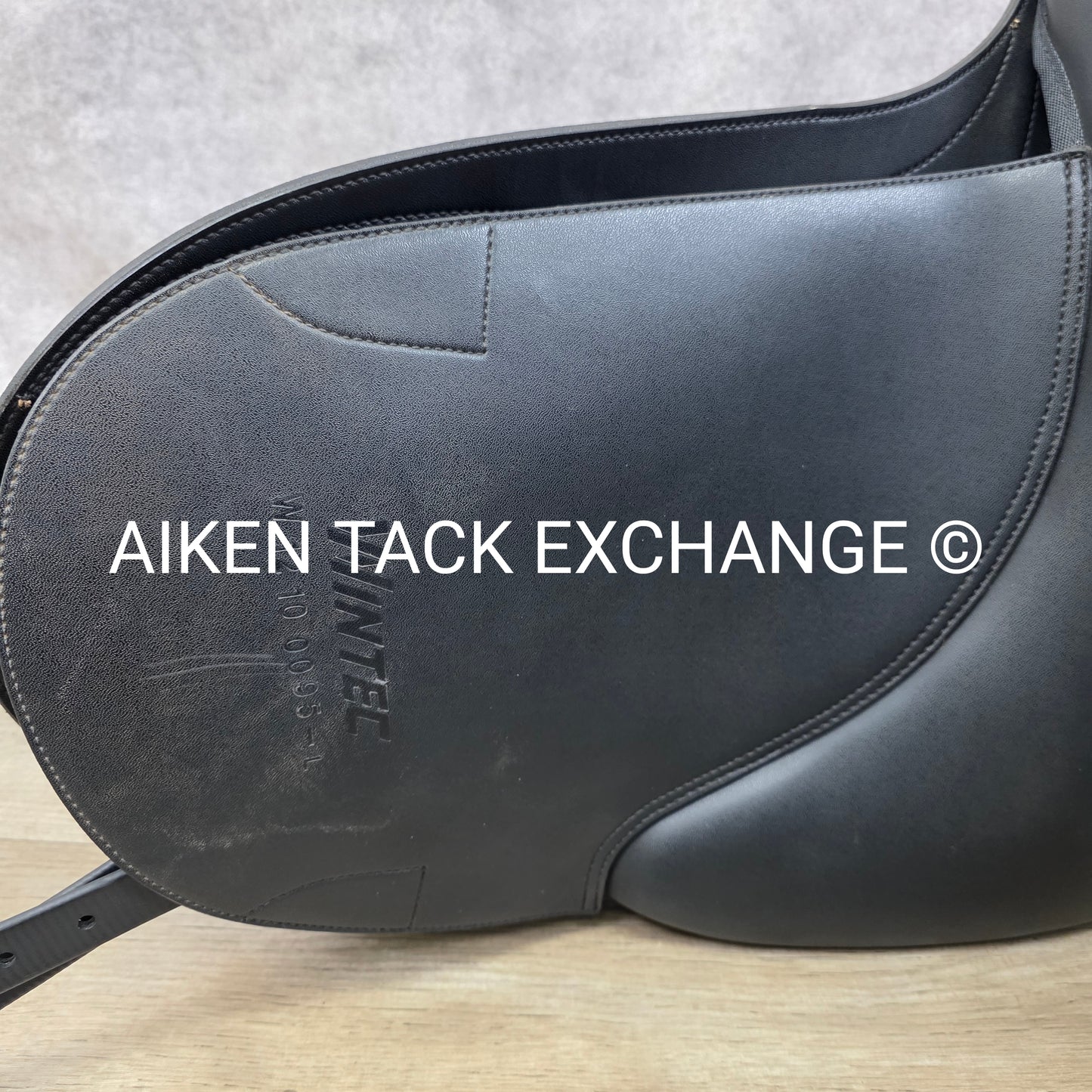 **SOLD**2012 Wintec Pro Stock Australian Saddle, 17" / 17.5" Seat - Large, Adjustable Tree - Changeable Gullet, Wool Flocked Panels