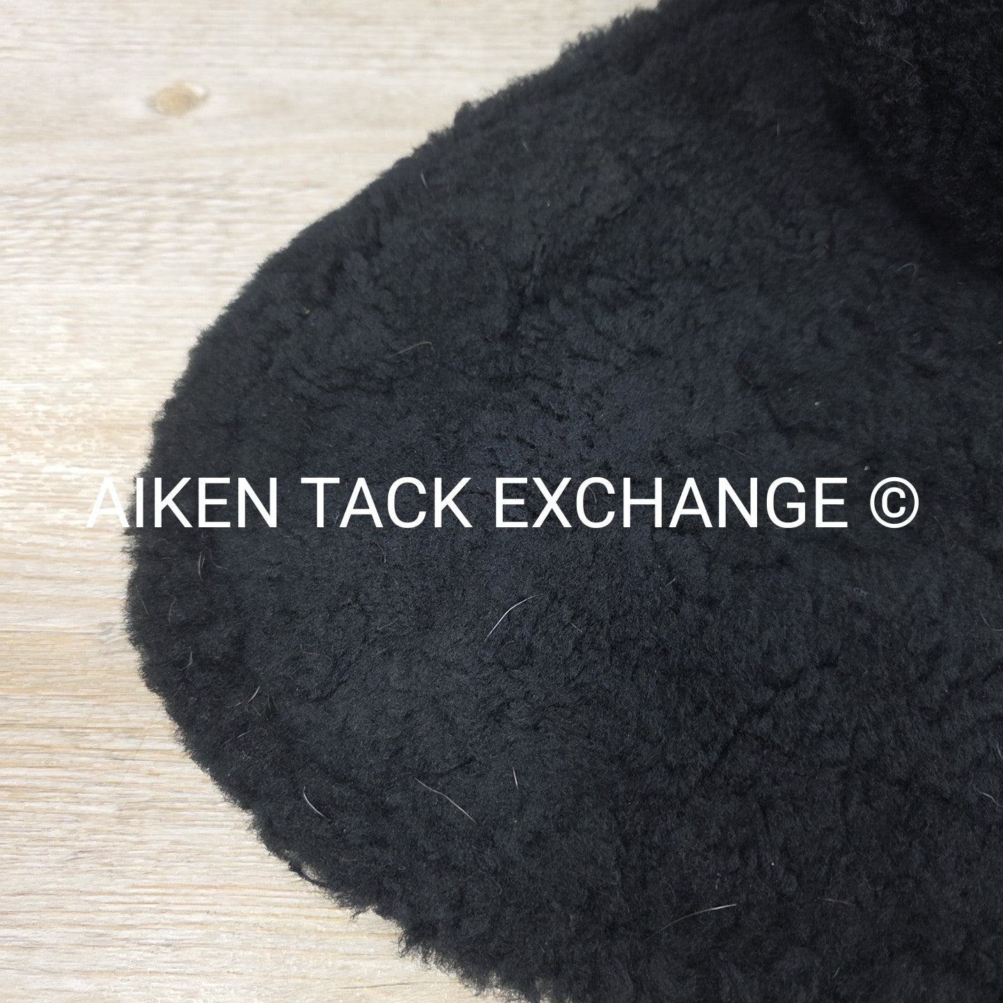 Majyk Equipe Ergonomic Shimmable Sheepskin Half Pad, With Rear Shims, Size Mediu