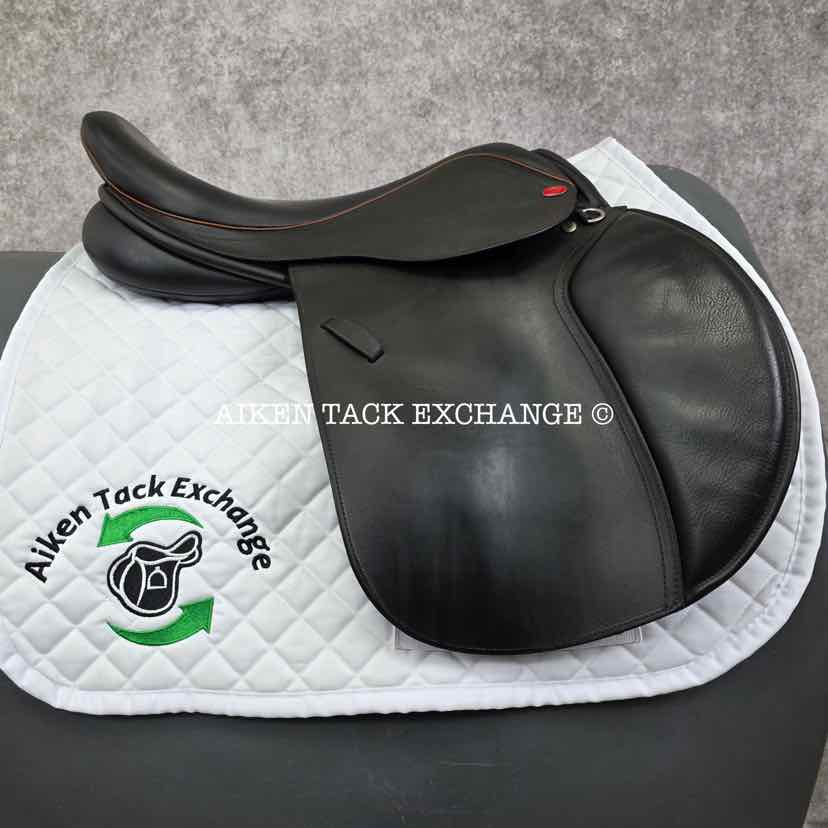 **SOLD** Duett Bravo Close Contact Jump Saddle, 17.5" Seat, 36 - Extra Wide Hoop Tree, Wool Flocked Panels