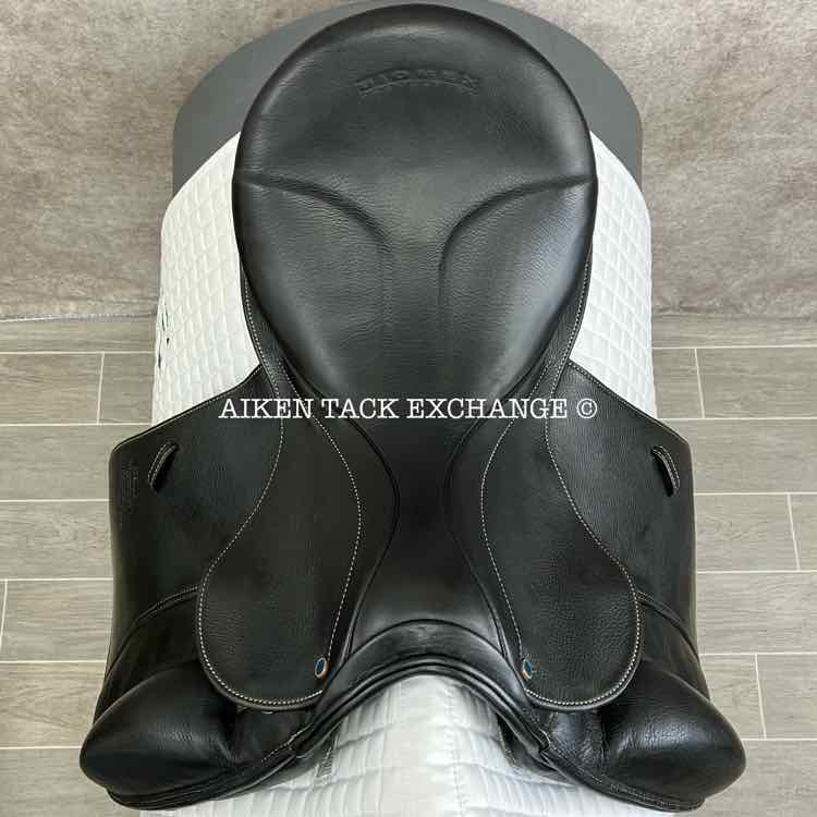 **On Trial** 2015 Stubben Genesis Deluxe CL NT Dressage Saddle, 17.5" Seat with Biomex, 28cm Tree - Medium Narrow, Wool Flocked Panels