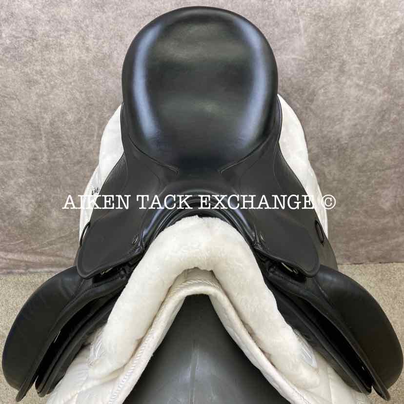 2016 County Perfection Dressage Saddle, 17" Seat, Medium Narrow Tree, Wool Flocked Skid Row Panels
