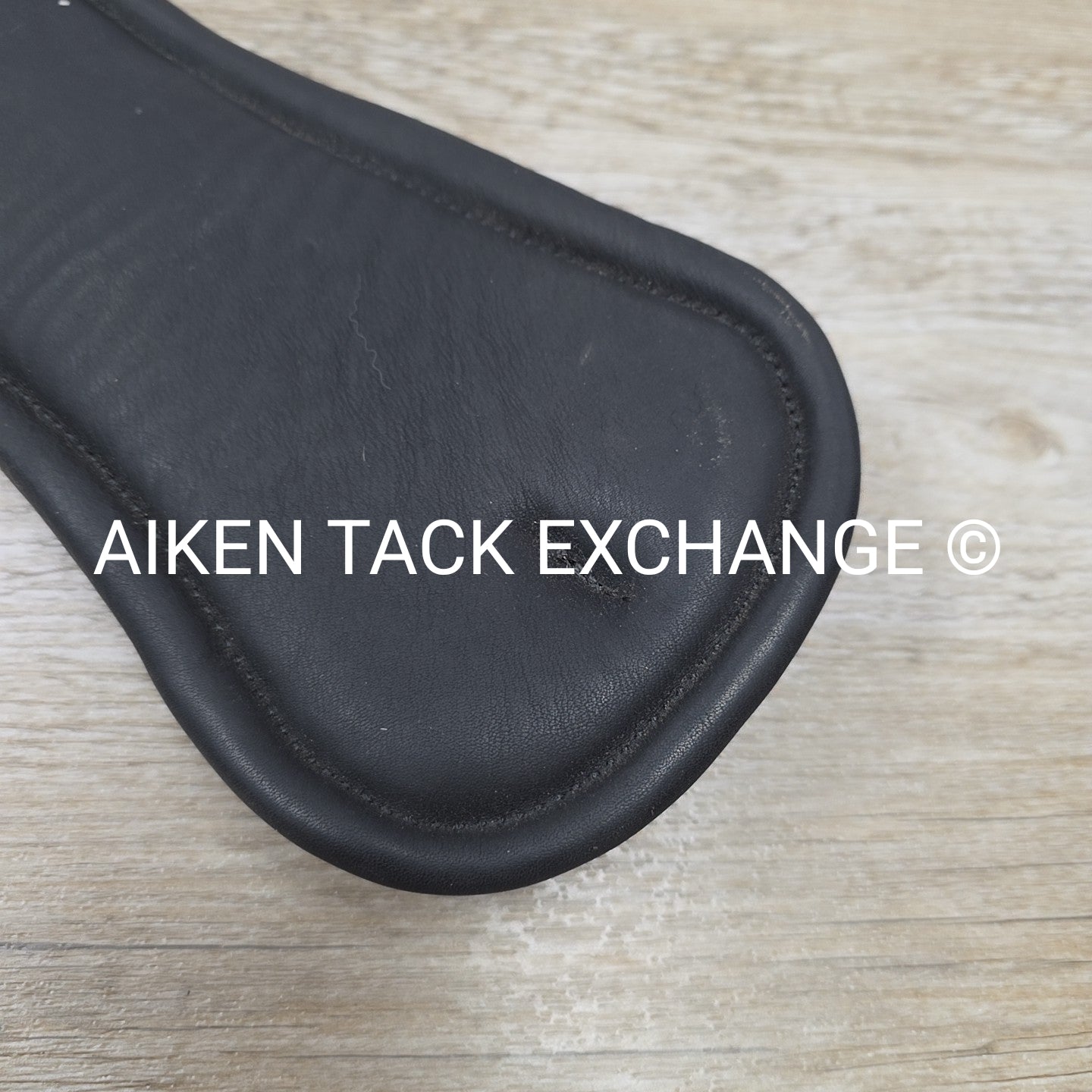 County Logic Anatomic Shoulder Relief Girth 32"