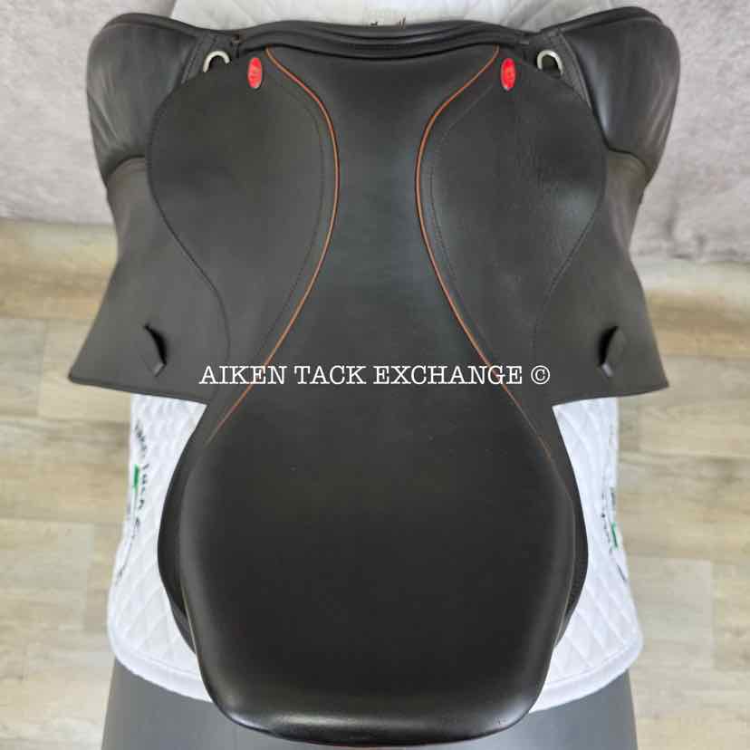 **SOLD** Duett Bravo Close Contact Jump Saddle, 17.5" Seat, 36 - Extra Wide Hoop Tree, Wool Flocked Panels