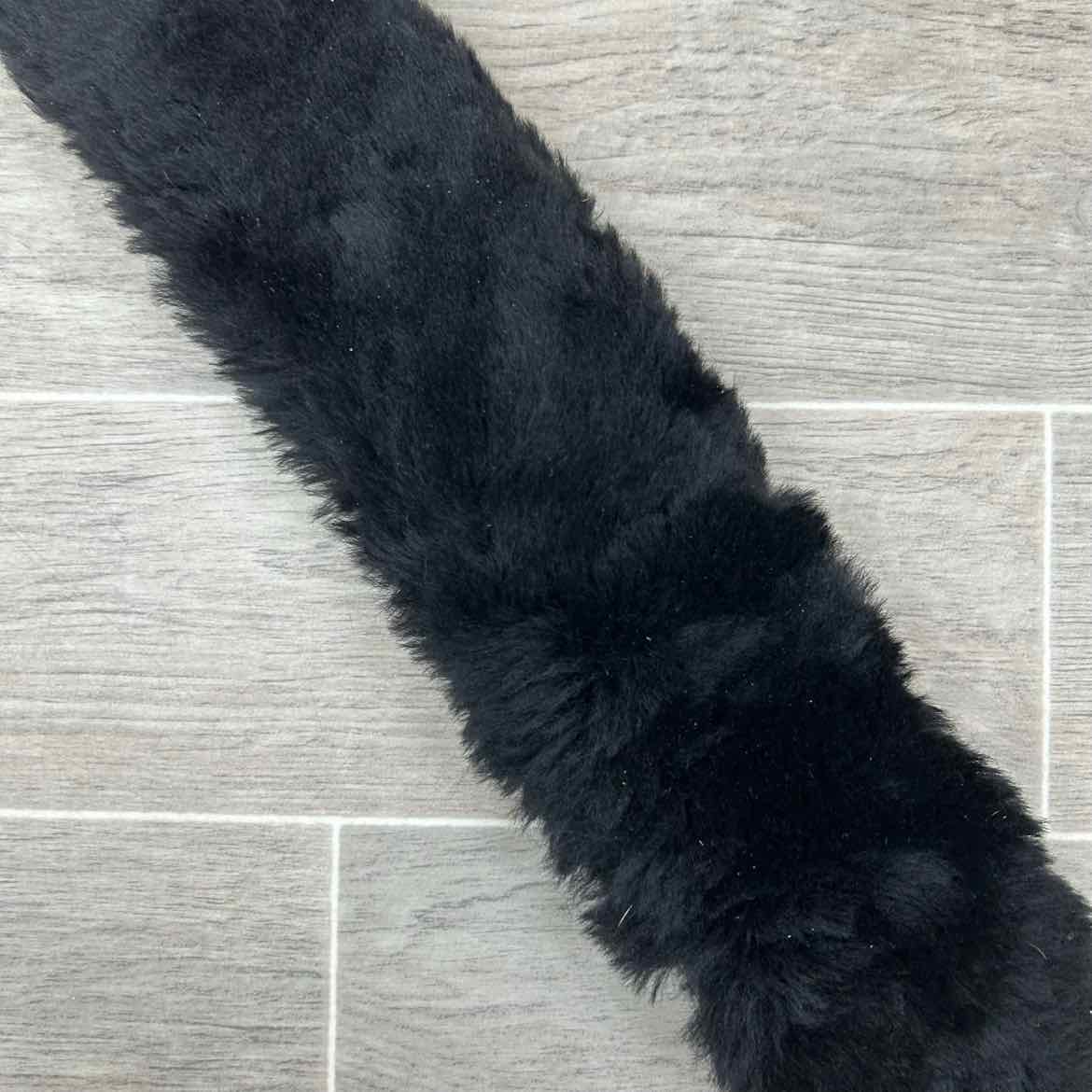 Schneiders Merino Sheepskin Bare Cribbing Collar Cover