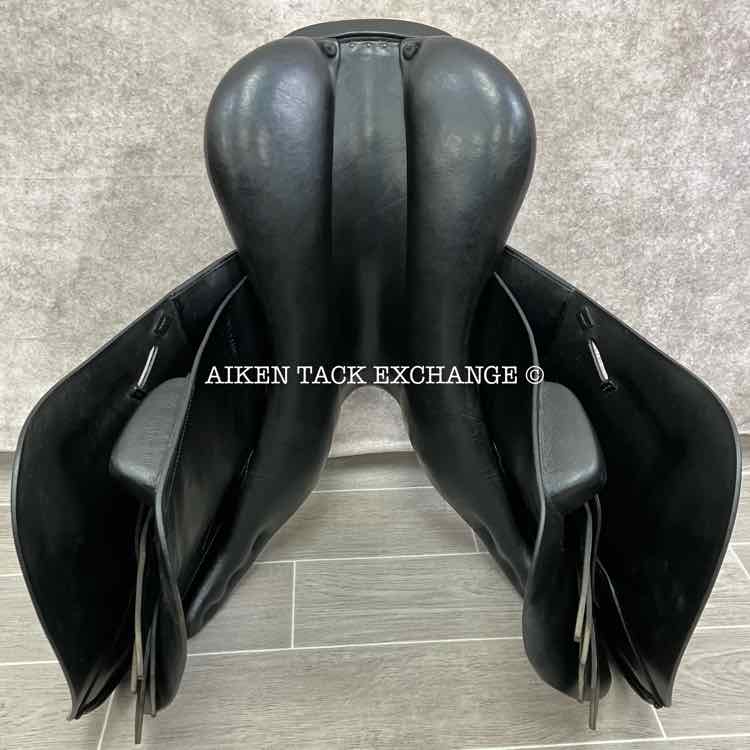 **SOLD** 2002 Amerigo DJ Close Contact Jump Saddle, 16.5" Seat, Medium Tree, Wool Flocked Panels