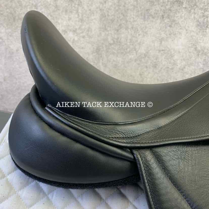 2022 Master D3-M Monoflap Dressage Saddle, 18" Seat, Medium Tree, Wool Flocked Serge Panels