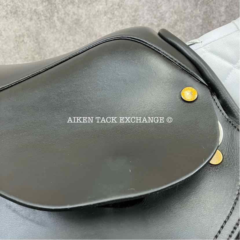 **SOLD** 2002 Black Country Close Contact Jump Saddle, 17" Seat, Medium Tree, Wool Flocked Panels