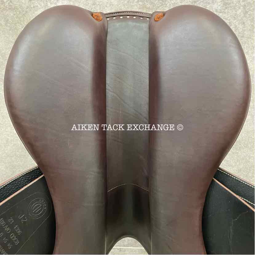 2023 Arion J2 Close Contact Jump Saddle, 18" Seat, 3 CB Flap, Medium Wide Tree, Shoulder-Free Panels, Full Buffalo Leather