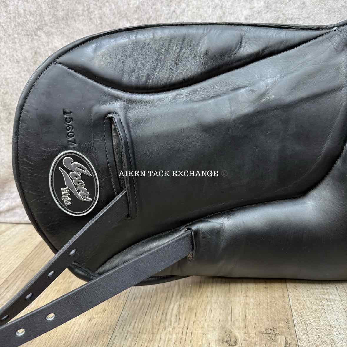 2017 Custom Saddlery Icon Flight Monoflap Dressage Saddle, 17" Seat, Adjustable Tree, Wool Flocked Panels