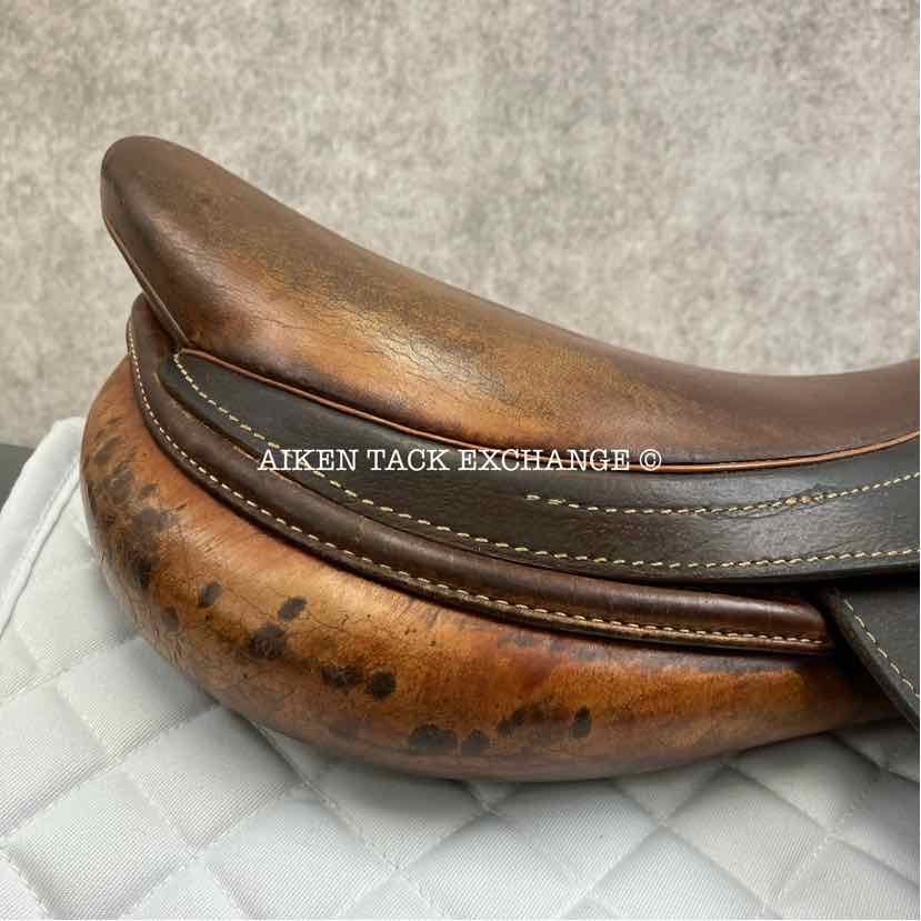 **SOLD** 2003 Prestige Hunter Classic Close Contact Jump Saddle, 17" Seat, 33 Tree - Medium (Adjustable), Foam Panels