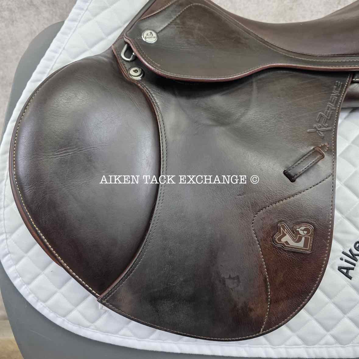 **SOLD** 2016 Prestige X-Perience Close Contact Jump Saddle, 17" Seat, 33 Tree - Medium, Wool Flocked Panels