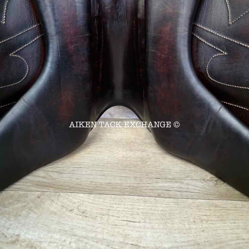 2005 Devoucoux Makila Monoflap Dressage Saddle, 17.5" Seat, 2A Flap, Medium Wide Tree, Foam Panels, Full Buffalo Leather