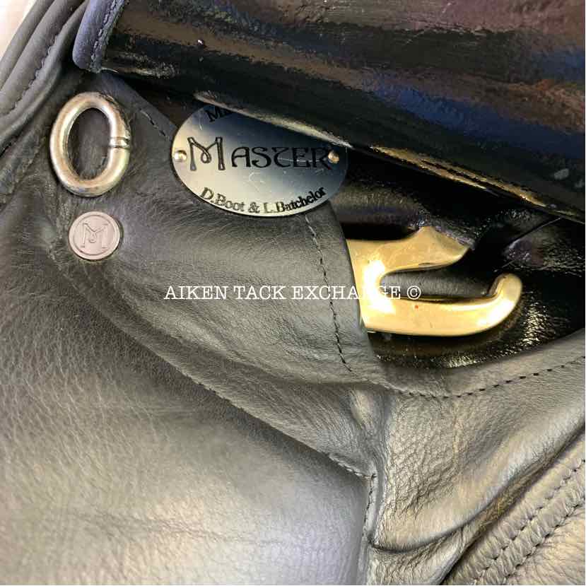 2022 Master D3-M Monoflap Dressage Saddle, 18" Seat, Medium Tree, Wool Flocked Serge Panels
