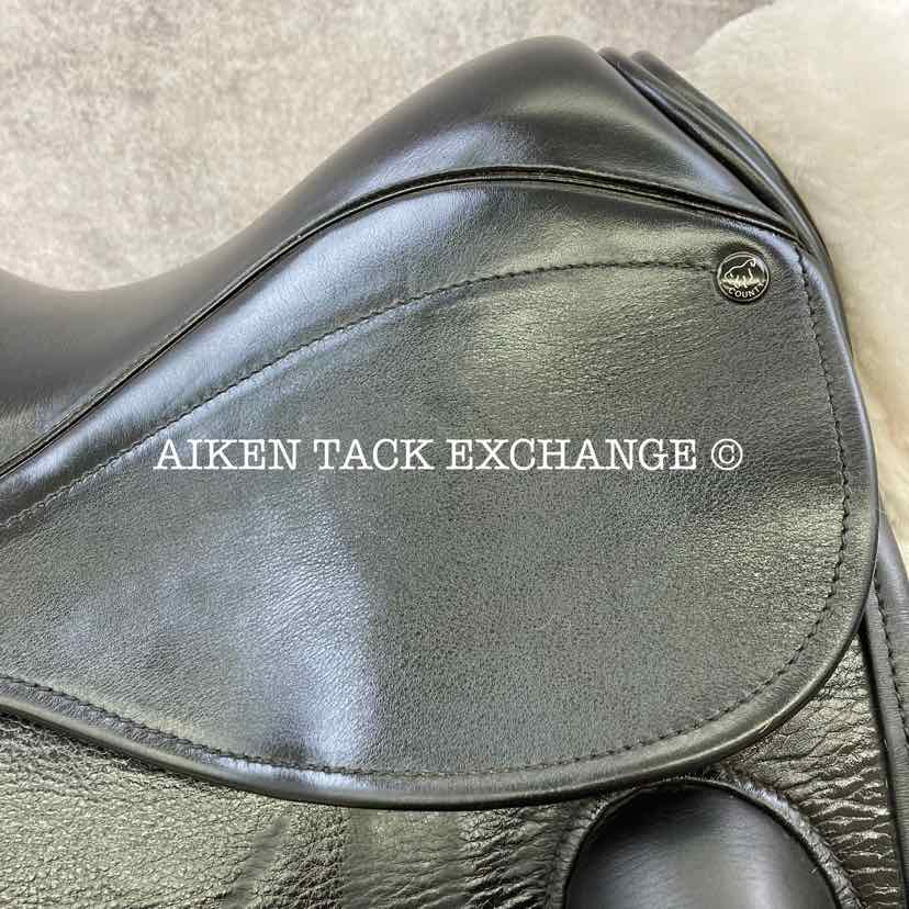 2016 County Perfection Dressage Saddle, 17" Seat, Medium Narrow Tree, Wool Flocked Skid Row Panels