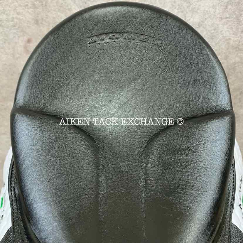 **SOLD** 2012 Stubben Genesis CL Deluxe Dressage Saddle, 17.5" Seat with Biomex, 30 cm Tree - MW , Wool Flocked Panels
