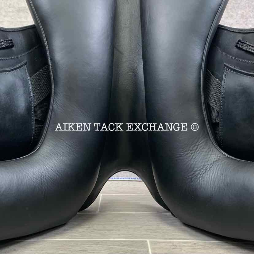 2022 JC Performance Line P2 Monoflap Dressage Saddle, 18" Seat, Wide Tree, Wool Flocked Pony Panels