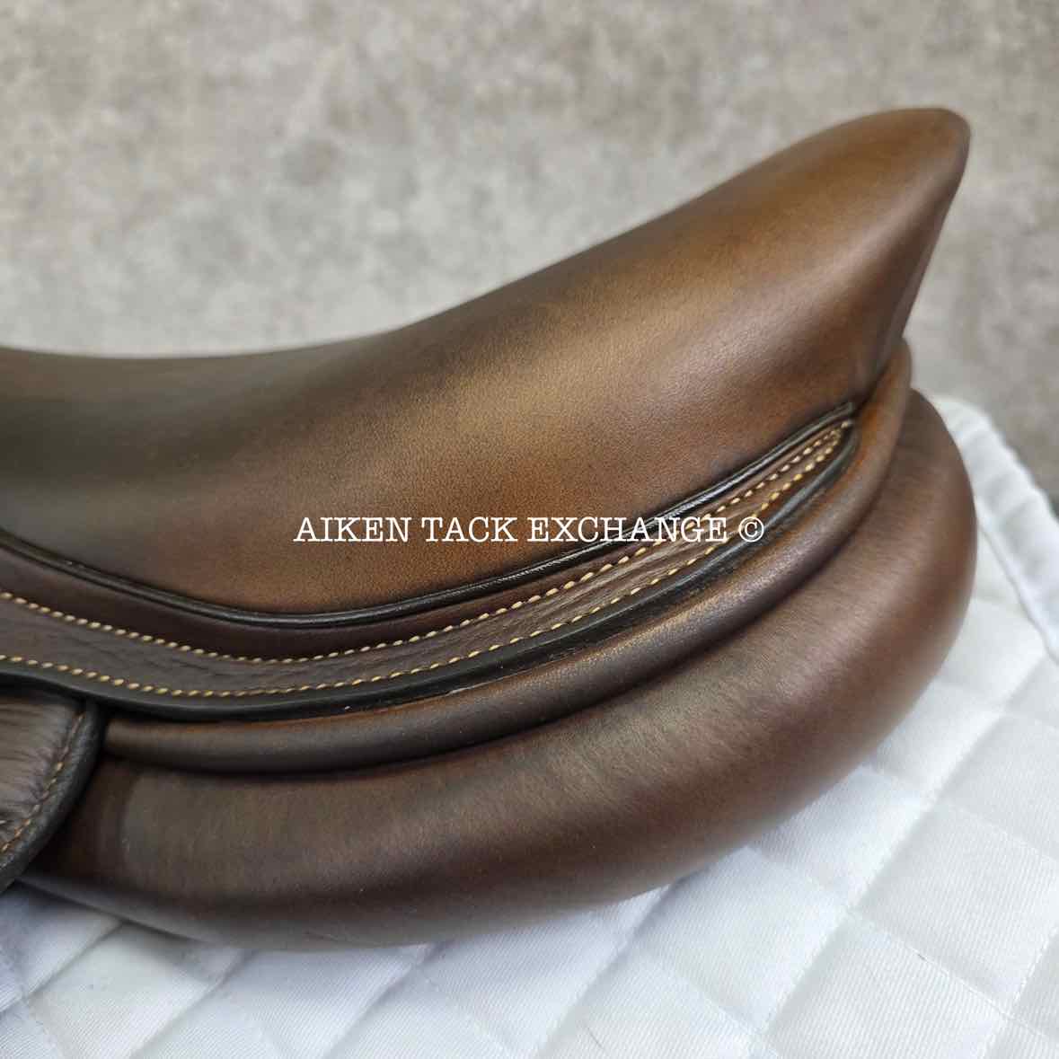 2019 Voltaire Blue Infinite Close Contact Jump Saddle, 17.5" Seat, 2A Flap, Medium Wide Tree, PRO Panels, Full Buffalo Leather