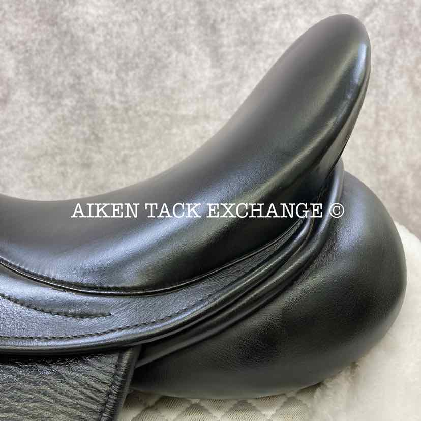 2016 County Perfection Dressage Saddle, 17" Seat, Medium Narrow Tree, Wool Flocked Skid Row Panels