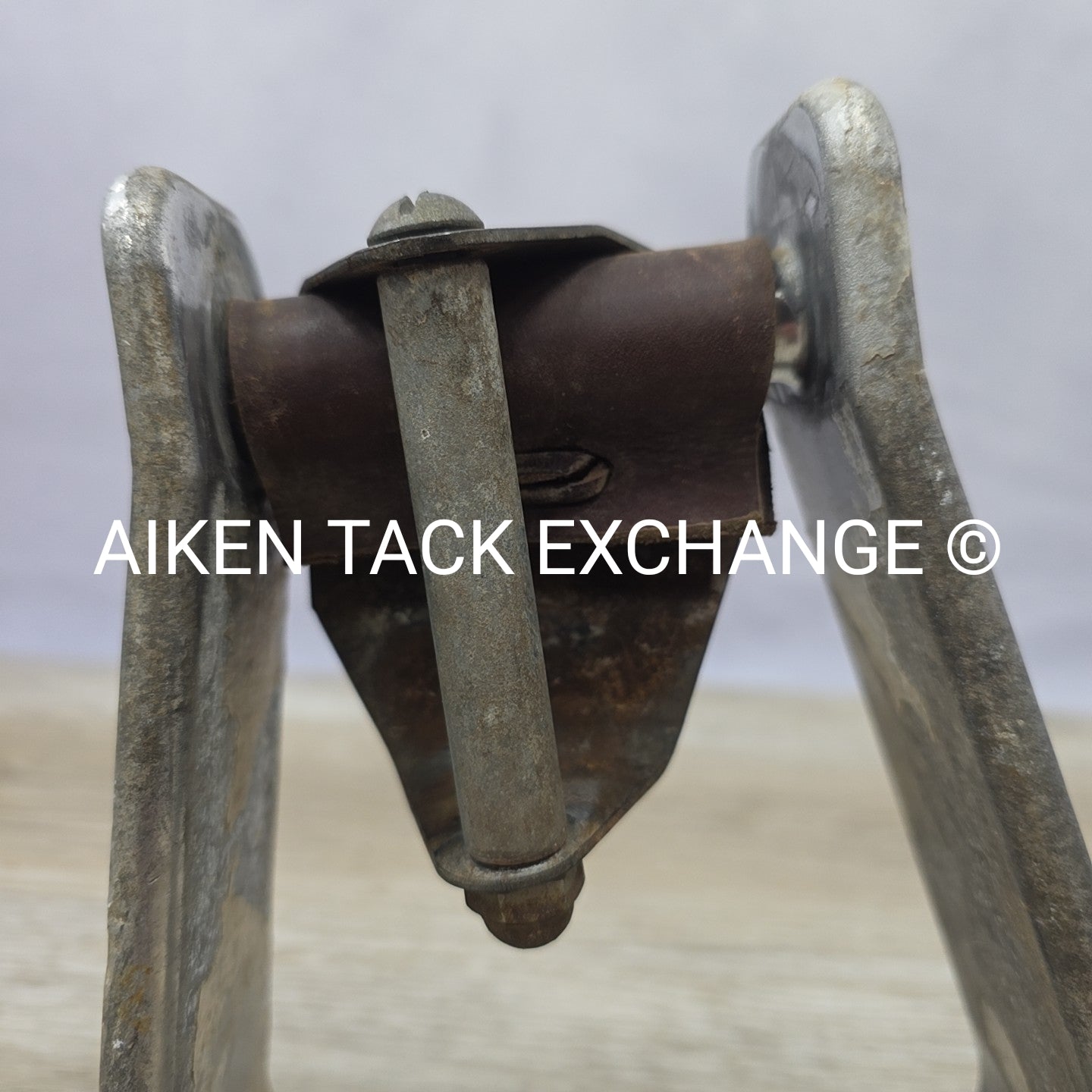 Aluminium Slanted Western Stirrups wtih EZ Knees Stirrup Turners