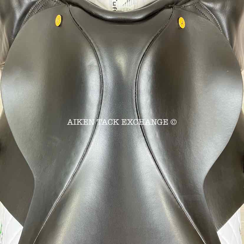 **SOLD** 2002 Black Country Close Contact Jump Saddle, 17" Seat, Medium Tree, Wool Flocked Panels