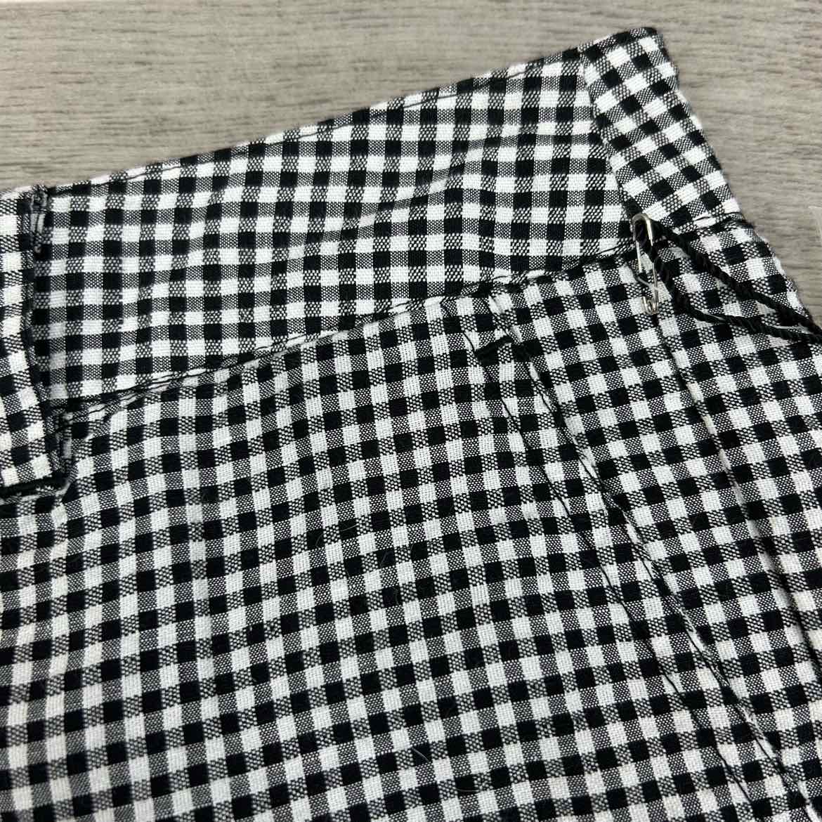 Jones & Co. Gray Houndstooth Shorts, Size 6