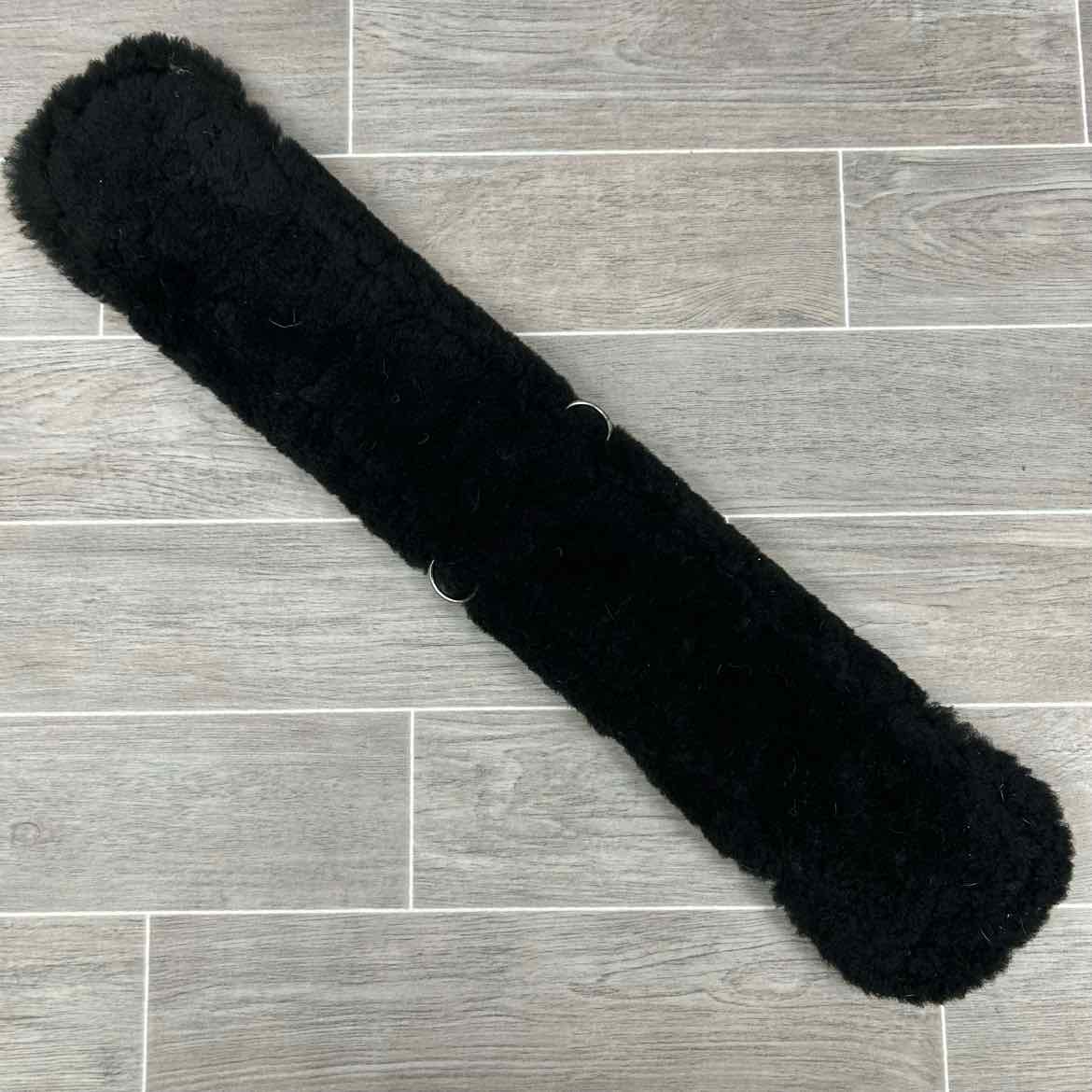 Mattes Sheepskin Girth, Black, 26"