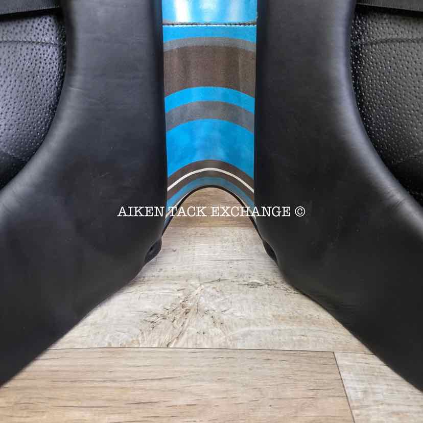 **SOLD** 2022 Voltaire Adelaide Monoflap Dressage Saddle, 17.5" Seat, 2AA Flap, Wide Tree, PRO Panels, Full Buffalo Leather
