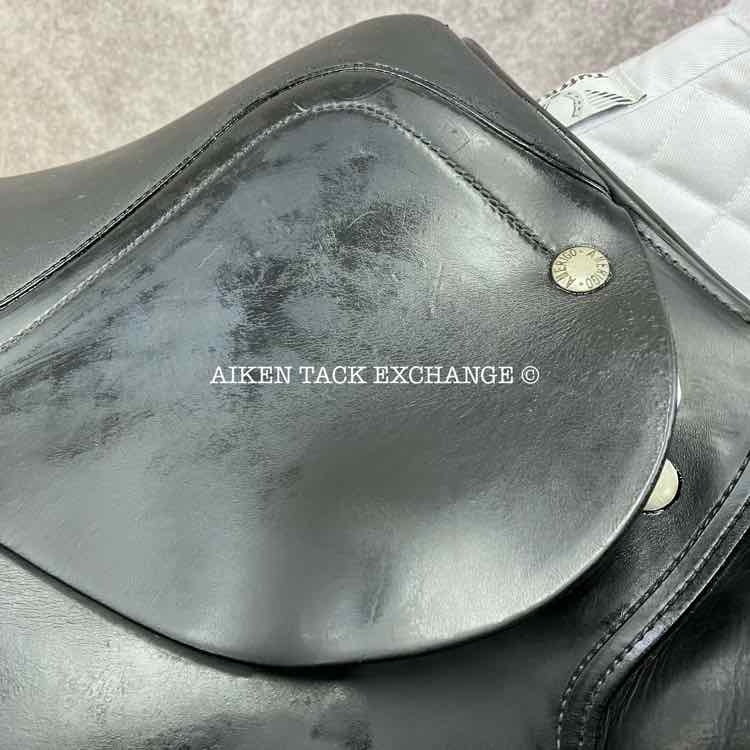 **SOLD** 2002 Amerigo DJ Close Contact Jump Saddle, 16.5" Seat, Medium Tree, Wool Flocked Panels