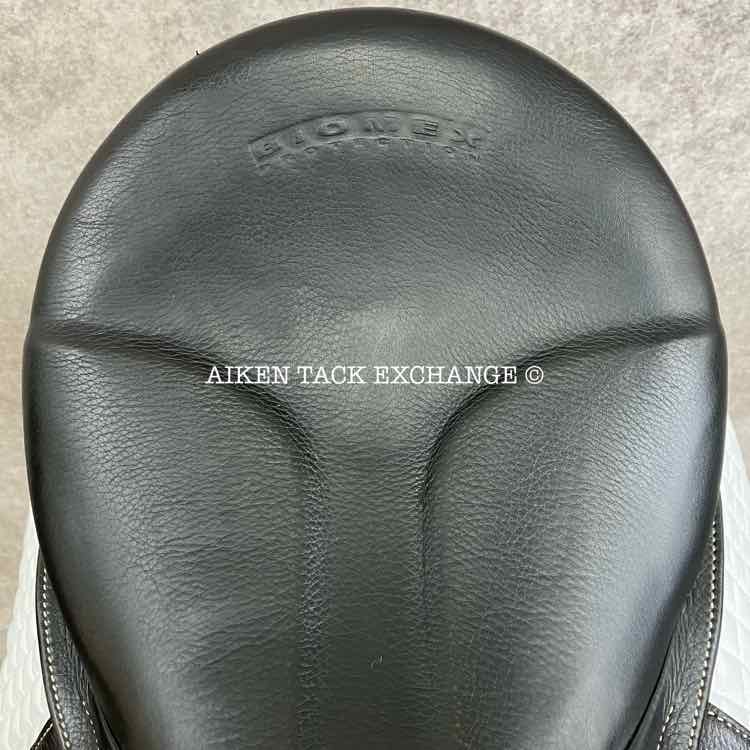 **On Trial** 2015 Stubben Genesis Deluxe CL NT Dressage Saddle, 17.5" Seat with Biomex, 28cm Tree - Medium Narrow, Wool Flocked Panels
