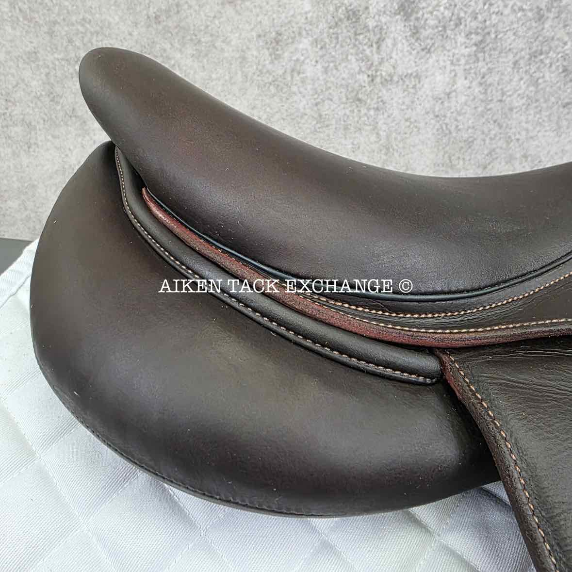 2021 Devoucoux Biarritz S Close Contact Jump Saddle, 16.5" Seat, 2A Flap, M/MW Tree, D3D Panels