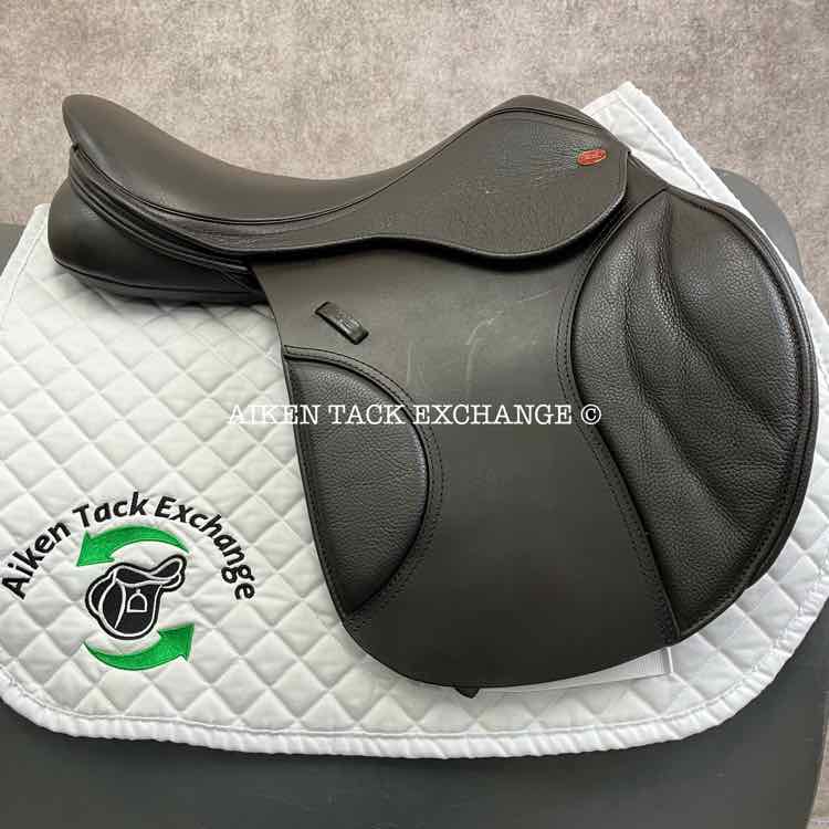 **SOLD** 2023 Kent & Masters S-Series MJJ Standard Wither Competition Jump Saddle, 17.5" Seat, Adjustable Tree - Changeable Gullet, Wool Flocked Panels