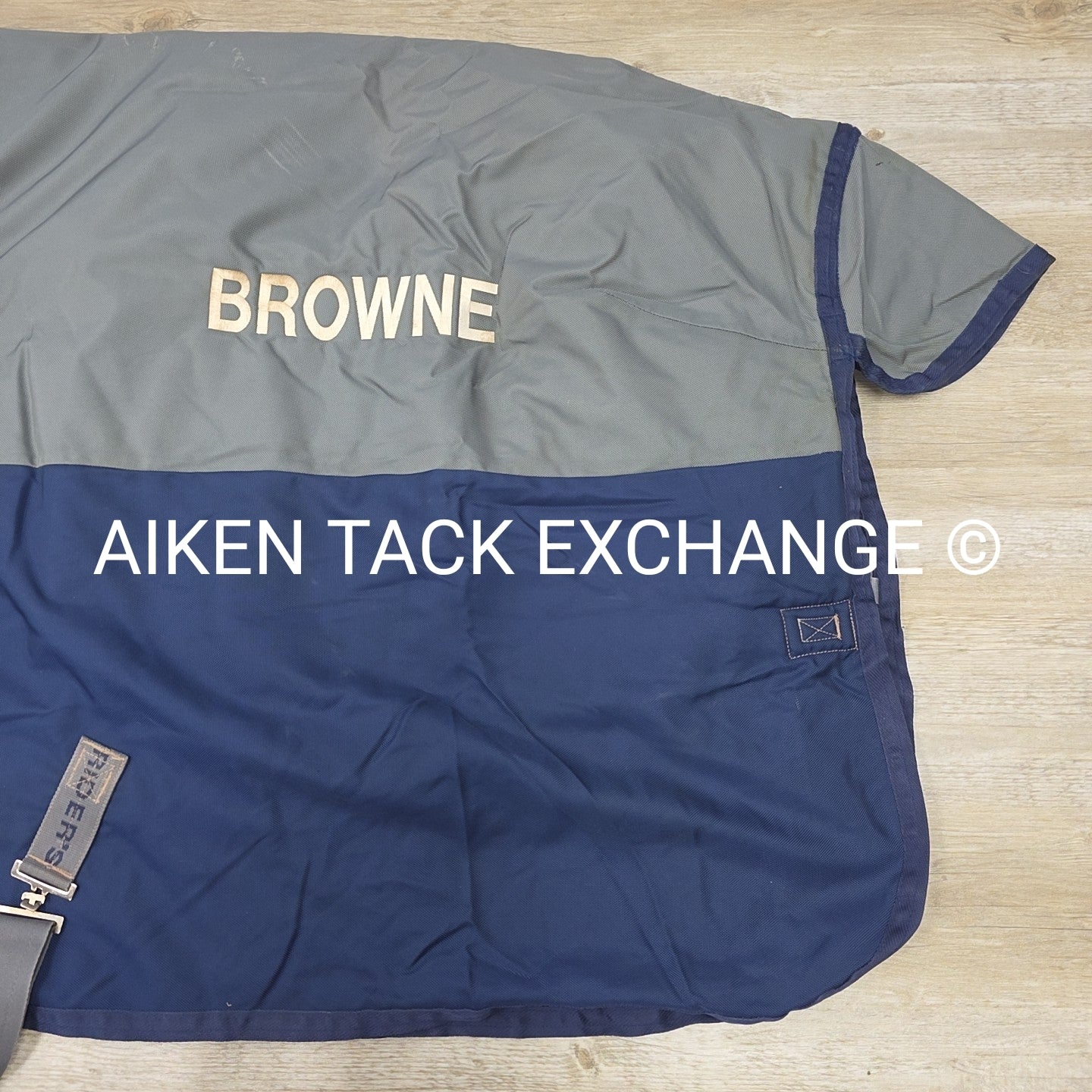 Dover Saddlery Riders International Medium / Heavy Weight Turnout Blanket with 2