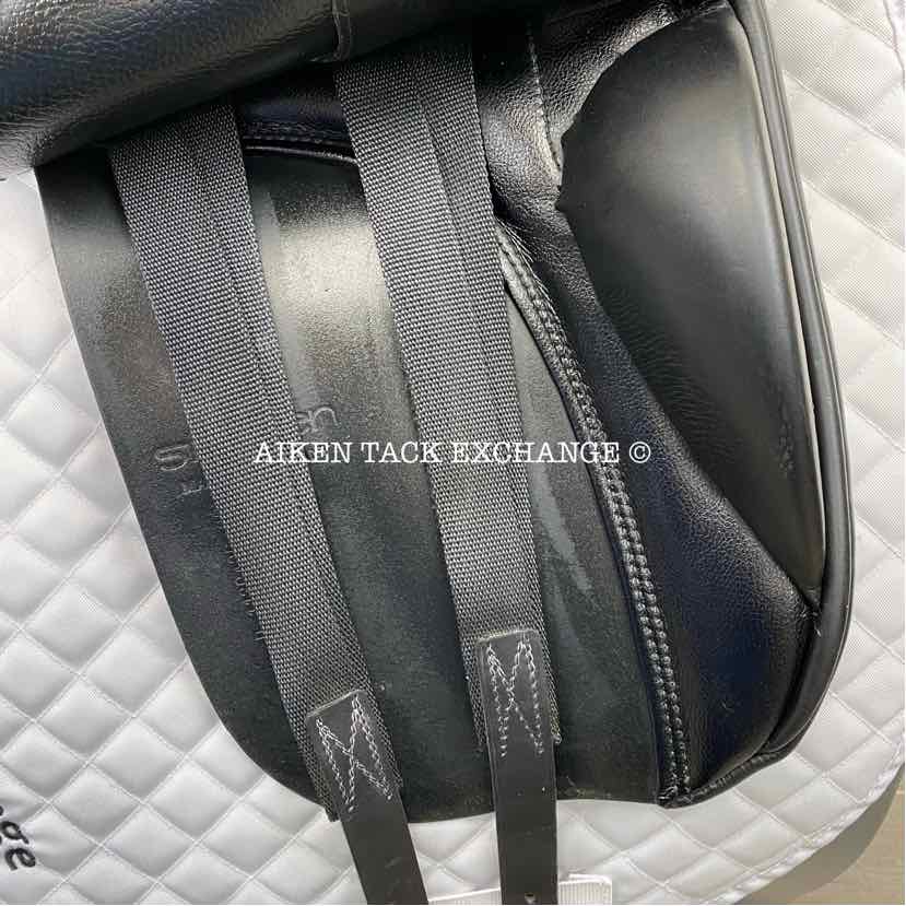 2021 Stubben Aramis Deluxe Dressage Saddle, 19" Seat, 30cm Tree - Medium Wide, Wool Flocked Panels