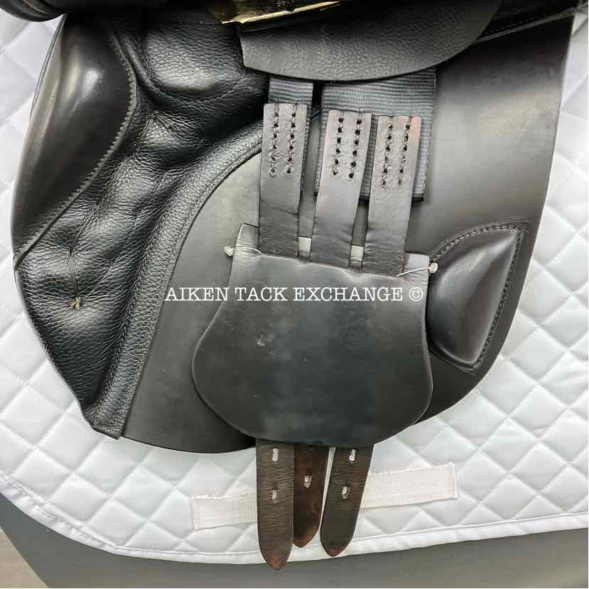 **SOLD** 2002 Black Country Close Contact Jump Saddle, 17" Seat, Medium Tree, Wool Flocked Panels